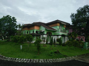 Carita Villa with Garden